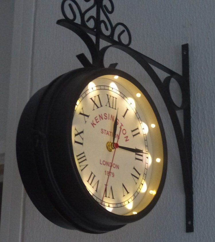 Klassiek stationsklok KENSINGTON, 20 cm. met licht erin., Huis en Inrichting, Woonaccessoires | Klokken, Analoog, Ophalen of Verzenden