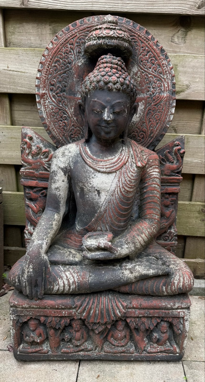 Groot Thais Boeddhabeeld - Bhumisparsha Mudra - Beton, Ophalen, Met reliëf, Gebruikt, Steen/keramiek
