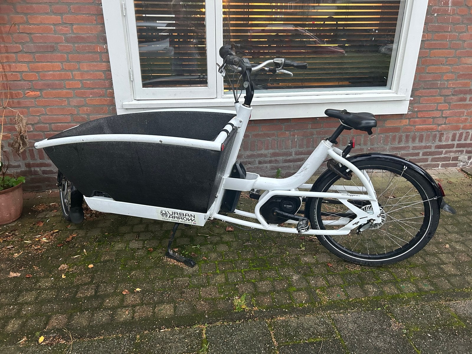 Opknapper: Urban Arrow Family Bakfiets - met Bosch motor, Fietsen en Brommers, Gebruikt, 3 kinderen, Elektrisch, Ophalen of Verzenden
