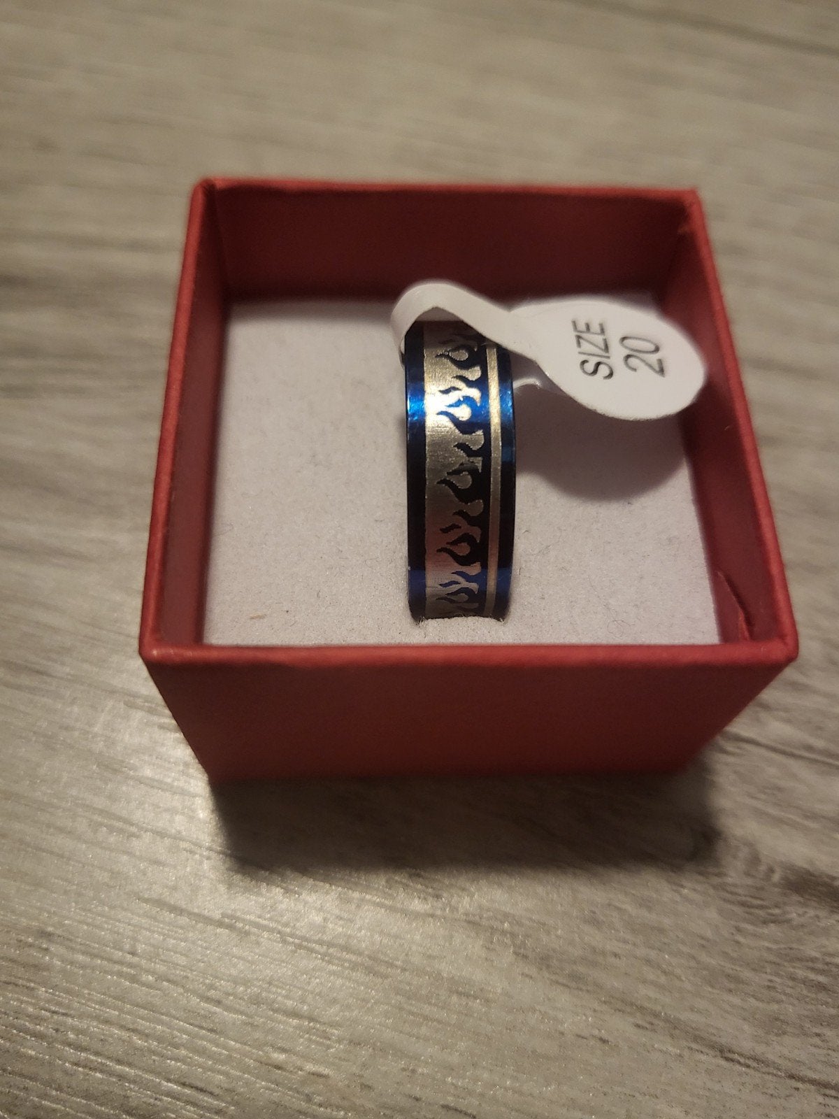 Nieuwe ring met vlammen design - Maat 20, 19 tot 20, Nieuw, Ophalen of Verzenden, Dame of Heer