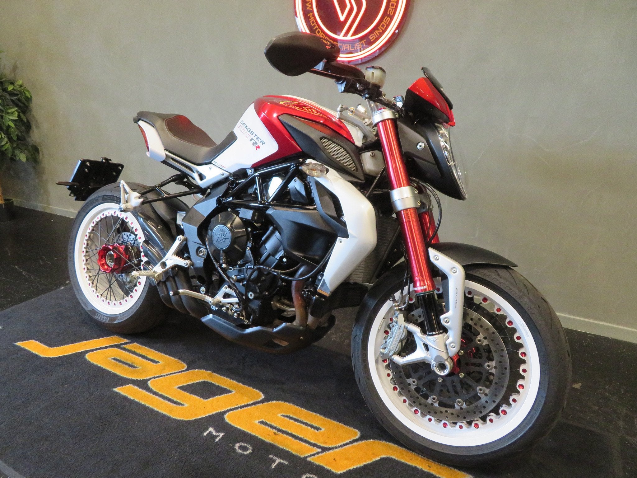 MV Agusta BRUTALE 800 DRAGSTER RR CARBON (bj 2015), Motoren, Motoren | MV Agusta, Bedrijf, Naked bike