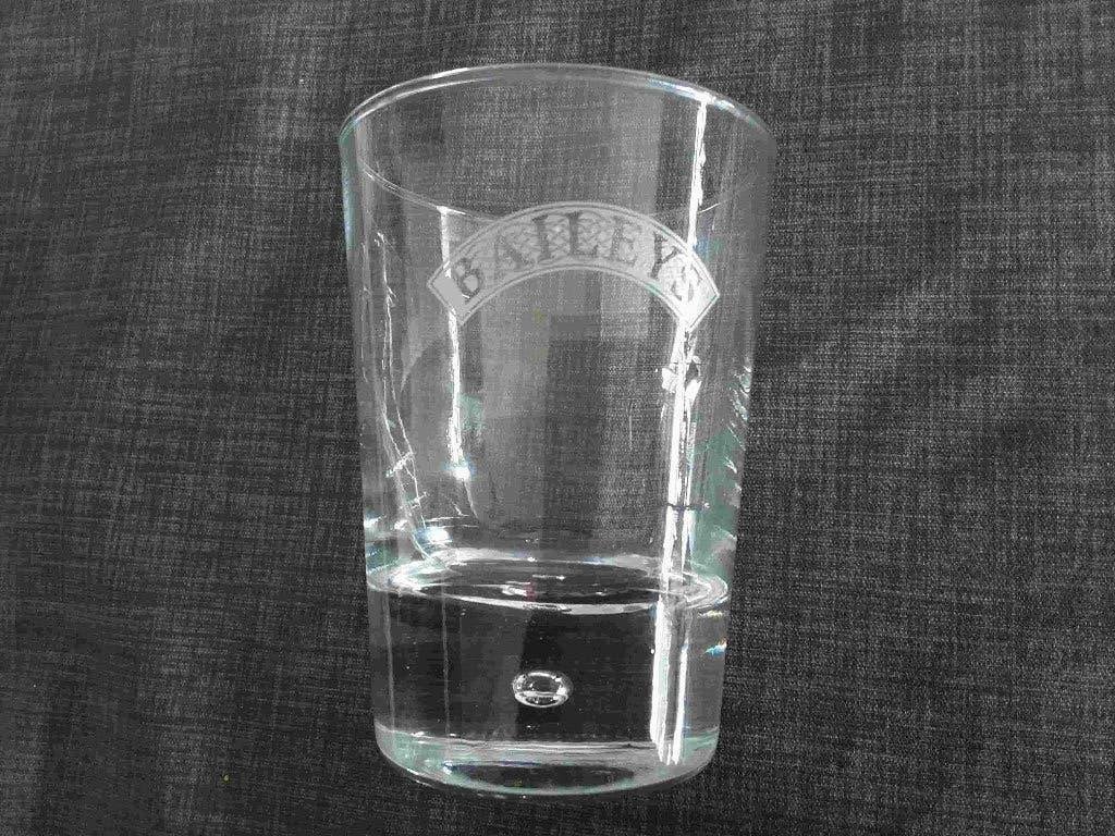 BAILEYS glas met luchtballetje, alleen logo, Verzamelen, Ophalen of Verzenden, Zo goed als nieuw, Borrel- of Shotglas