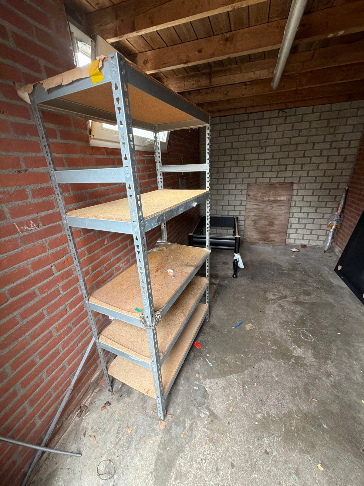 Stevig metalen opbergrek met houten planken, Ophalen, Gebruikt