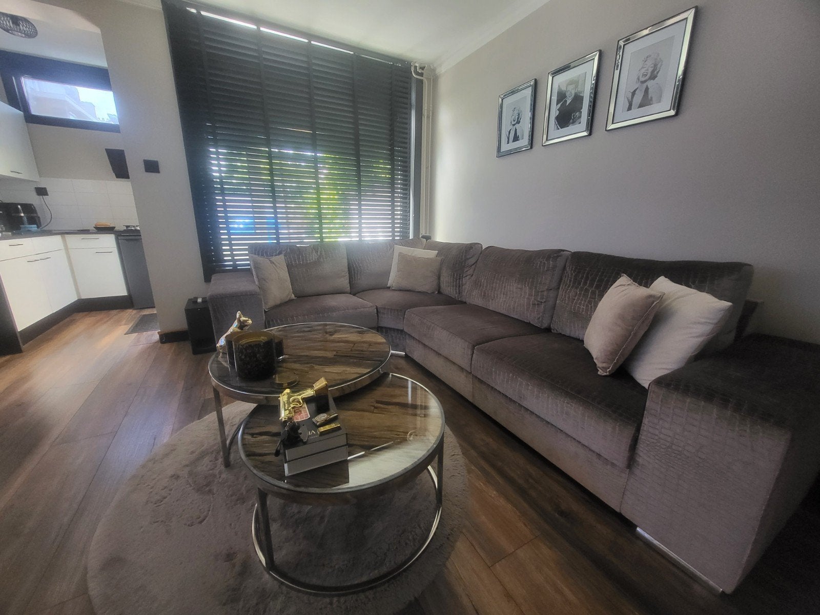 Complete set: bankstel, salontafels, eettafel + stoelen, Huis en Inrichting, Ophalen