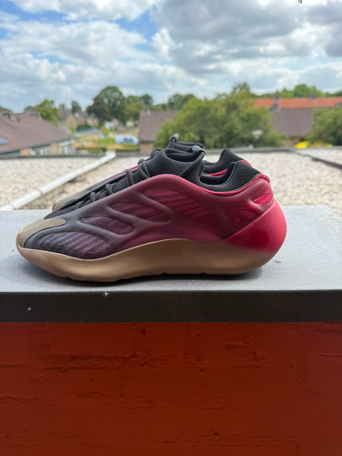 Adidas Yeezy 700 V3  Sneakers - Maat 46, Kleding | Heren, Schoenen, Ophalen of Verzenden, Zo goed als nieuw, Overige kleuren, Sneakers of Gympen