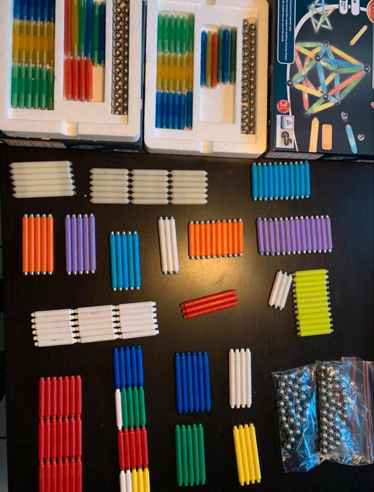 Grote set magnetische bouwstaven en balletjes, Ophalen of Verzenden, Zo goed als nieuw, Bouwen