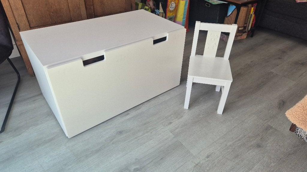 Sundvik kindertafel met stoeltje en opbergbak, Ophalen, Gebruikt, Tafel(s)