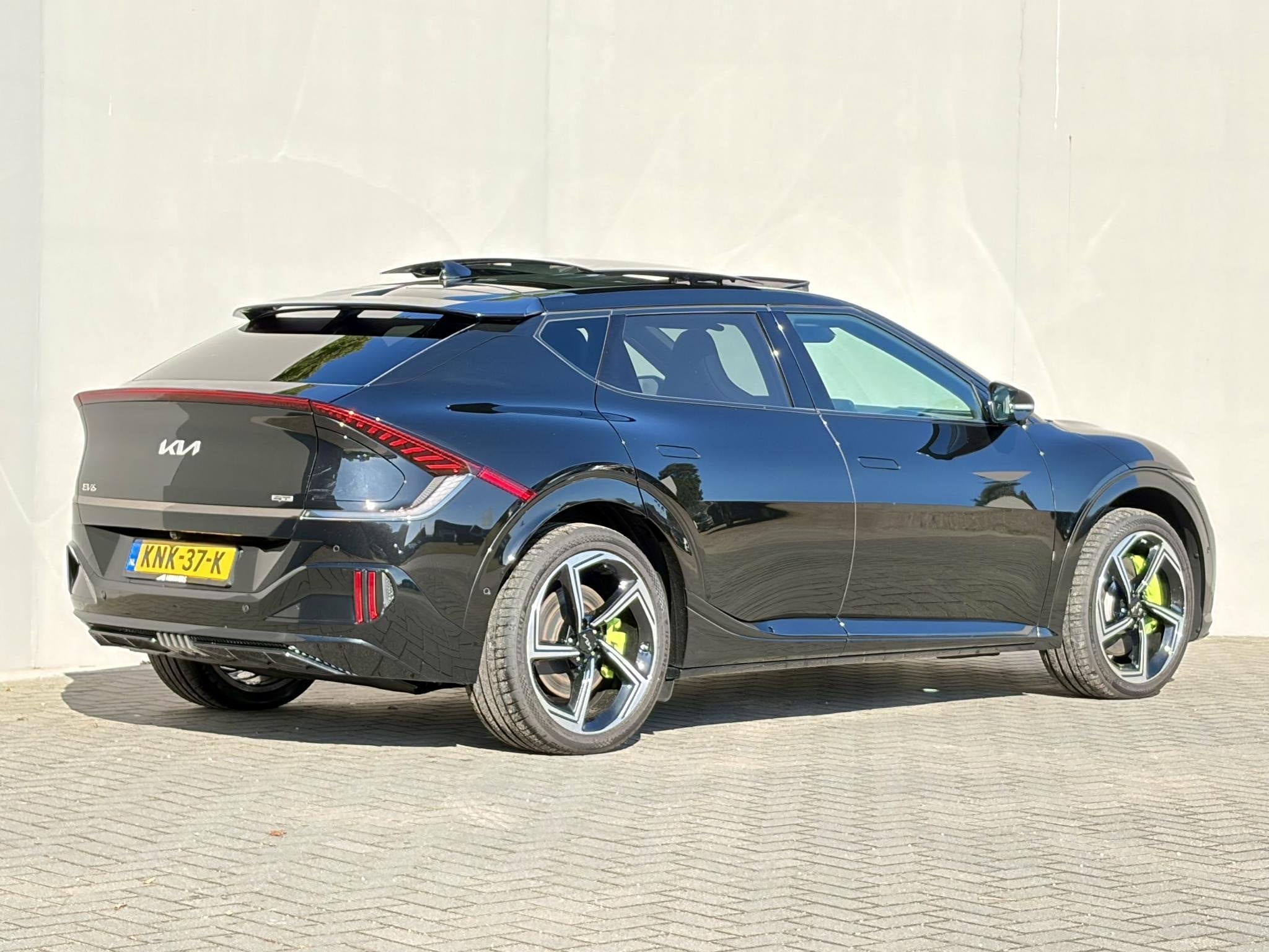 Kia EV6 GT AWD 77.4 kWh 585 pk / SOH 100% /Fabrieksgarantie, Auto's, Automaat, Dealer onderhouden, 100 %, Verwarmde buitenspiegels