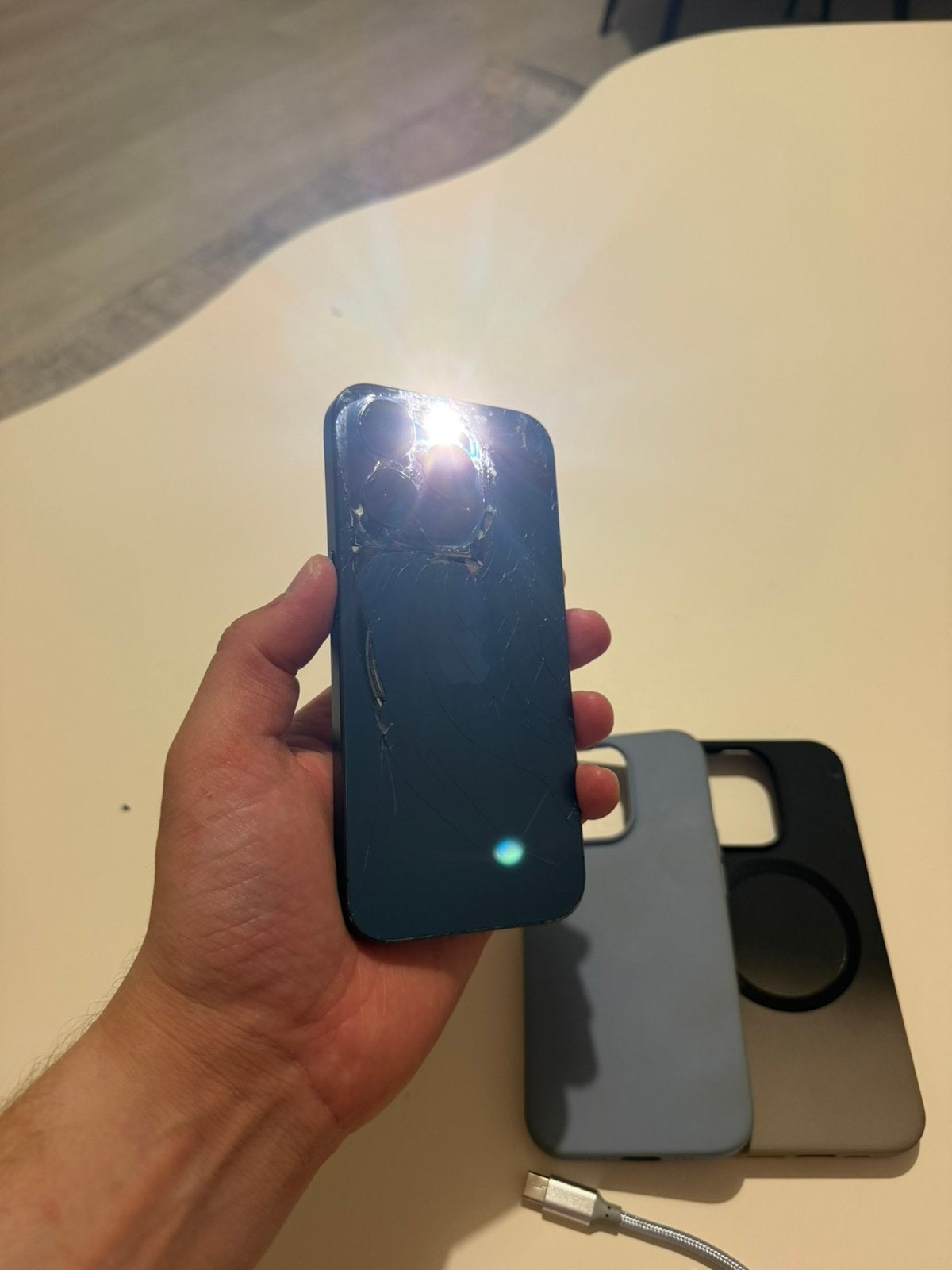 Foto 9 van iPhone 15 Pro 128GB | 2 Hoesjes + Oplader