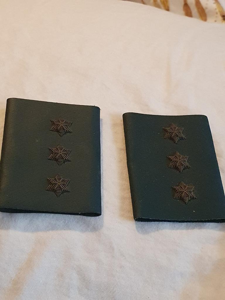 Militair embleem: Schouderstukken met 3 sterren, Verzamelen, Militaria | Algemeen, Ophalen of Verzenden, Landmacht, Overige gebieden