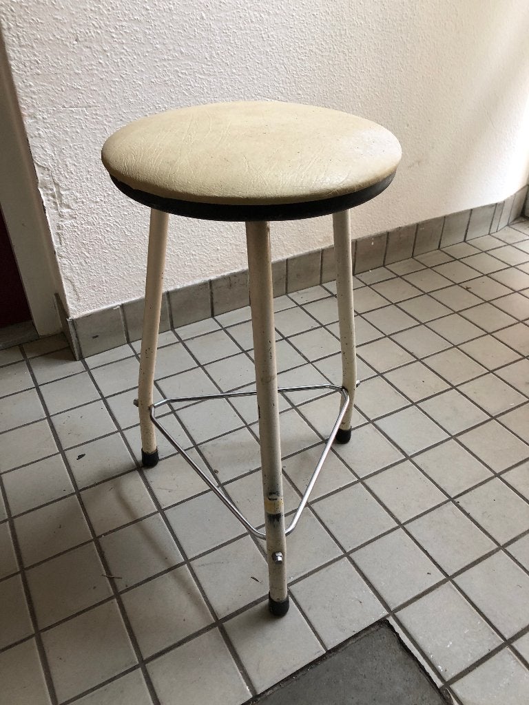 Vintage Brabantia driepoot kruk – Jaren 50/60 – Dutch Design, Huis en Inrichting, Ophalen, Gebruikt, Overige materialen
