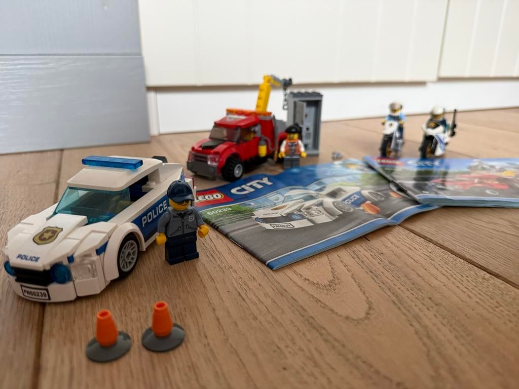 Lego City Politie Set 60239 en 60137- Compleet met boekjes, Ophalen of Verzenden, Gebruikt, Complete set, Lego