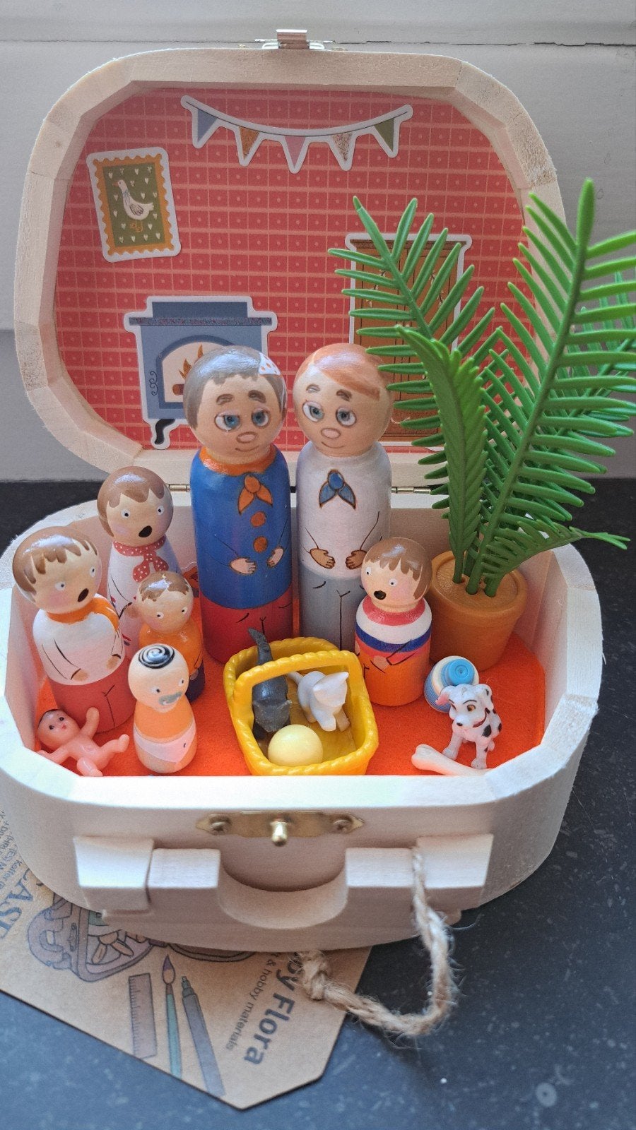 koffertje met pegdolls, Verzenden, Pascreationz, Zo goed als nieuw, Pascreationz@gmail.com