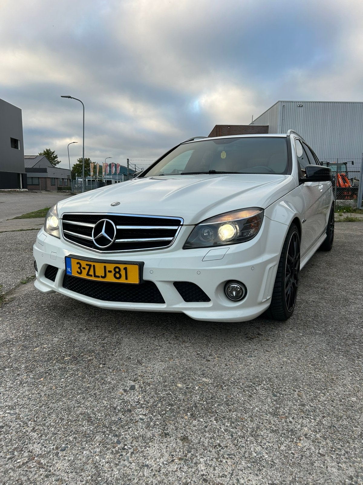 Mercedes-Benz C-Klasse 6.2 C63 AMG APK 11-2027, Auto's, Automaat, Achterwielaandrijving, Verwarmde buitenspiegels, Wit