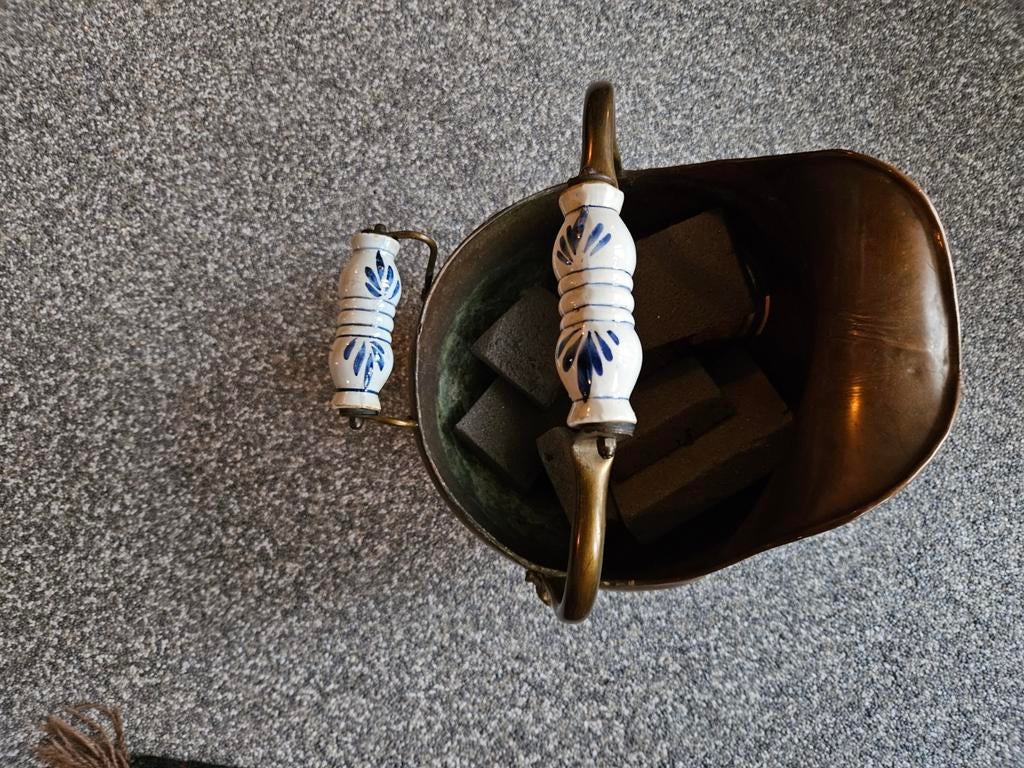 Antieke Messing Kolenemmer met Delfts Blauwe Handgrepen, Ophalen of Verzenden