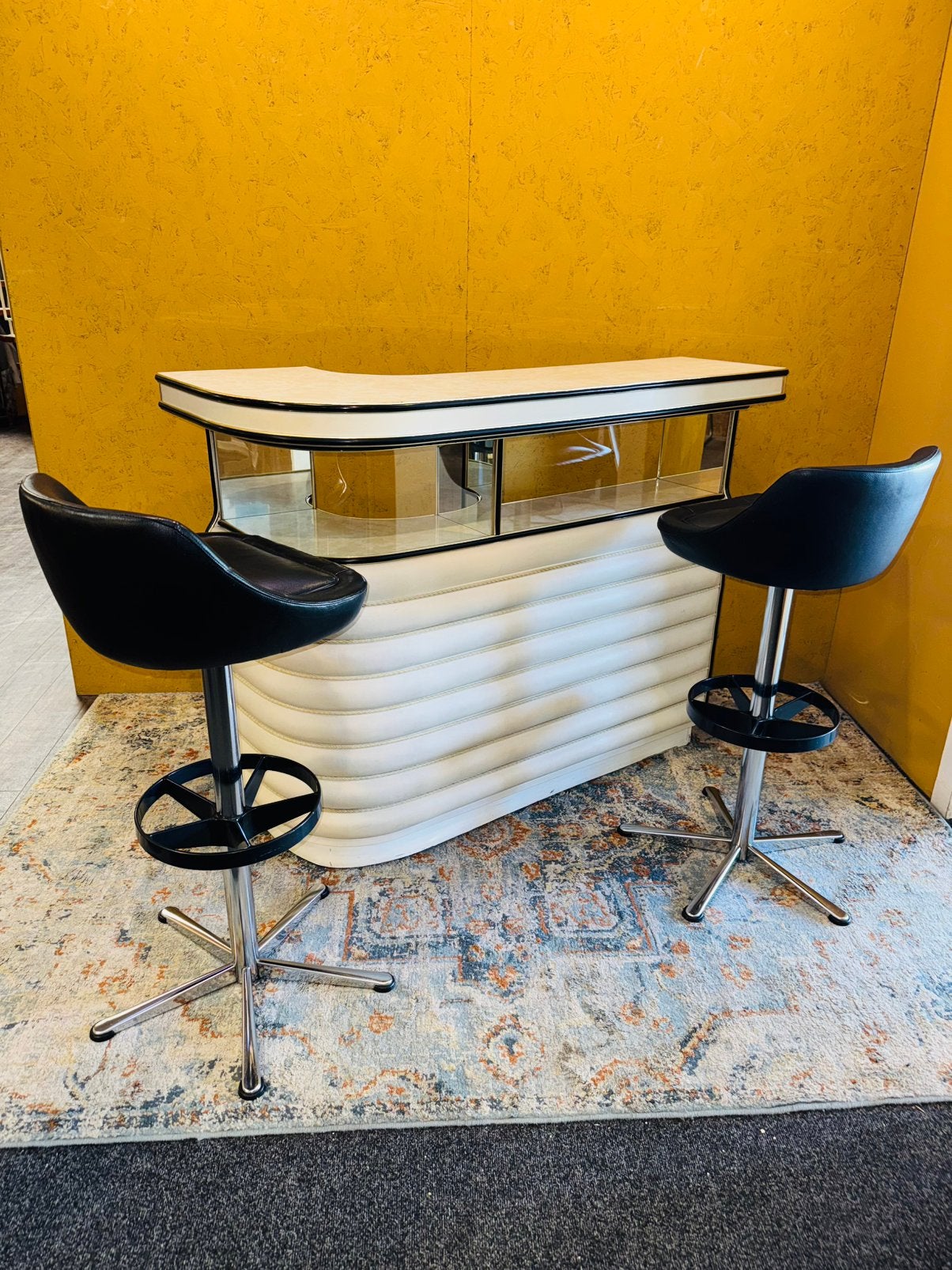 Vintage bar cocktailbar met twee barkrukken, 1960s, Ophalen, A, A, A