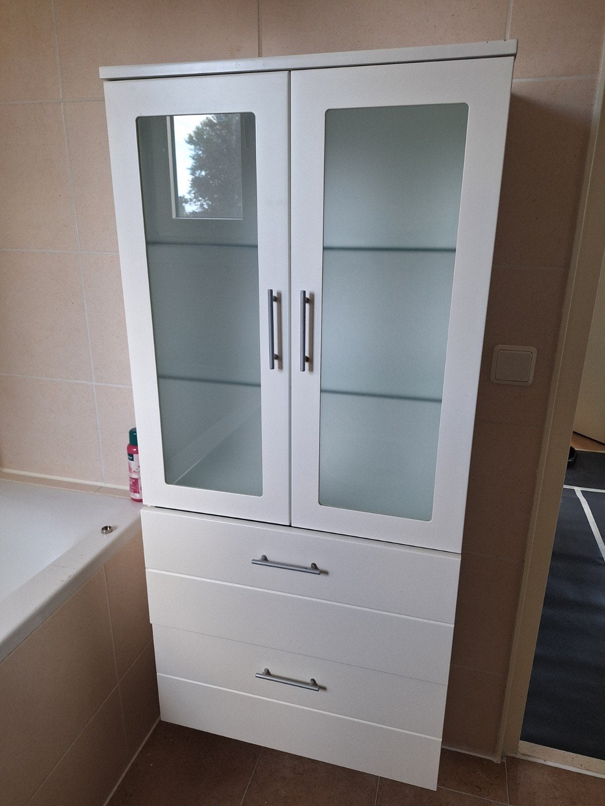Badkamerkast wit met glazen deuren en lades (130x60cm), Ophalen, (Half)hoge kast, Gebruikt, 100 tot 150 cm