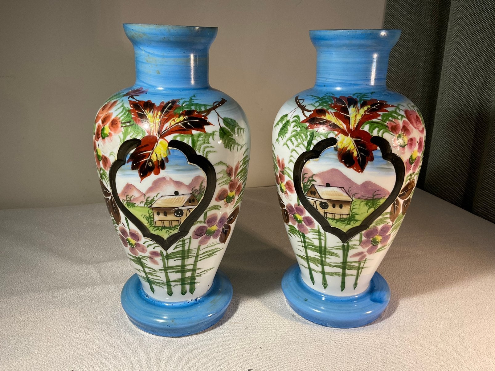 2 stuks antieke opaline glazen vazen, Ophalen of Verzenden