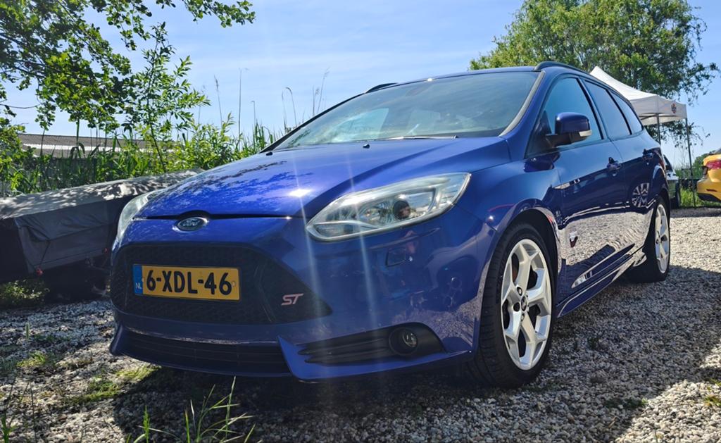 Ford Focus ST 2.0 Wagon 2014 Blauw, Auto's, Ford, Particulier, Focus, ABS, Achteruitrijcamera, Adaptieve lichten, Airbags, Airconditioning