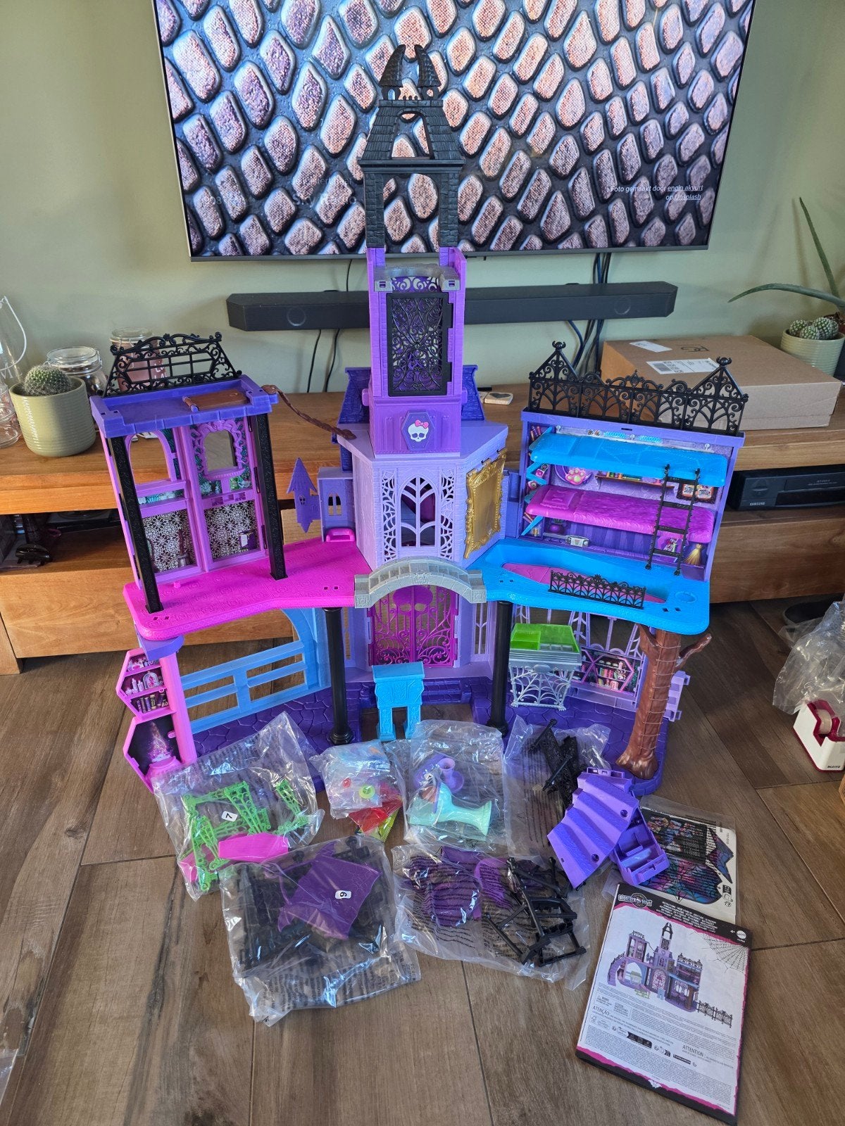 Monster High Haunted High School Poppenhuis - Nieuwstaat, Ophalen, Zo goed als nieuw, Poppenhuis