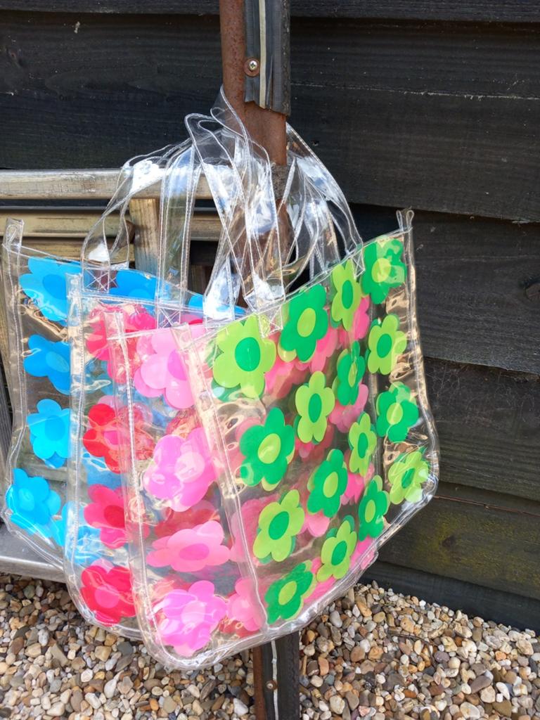 Retro Bloemen Plastic Tas - Strand & Boodschappen, Sieraden, Tassen en Uiterlijk, Tassen | Damestassen, Nieuw, Shopper, Roze, Ophalen of Verzenden