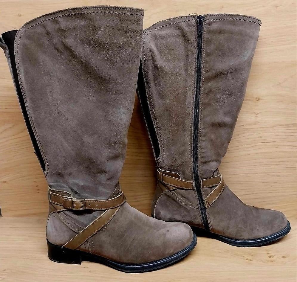Suède taupe laarzen 37 XXL schacht, Kleding | Dames, Schoenen, Hoge laarzen, Bruin, Ophalen of Verzenden, Zo goed als nieuw