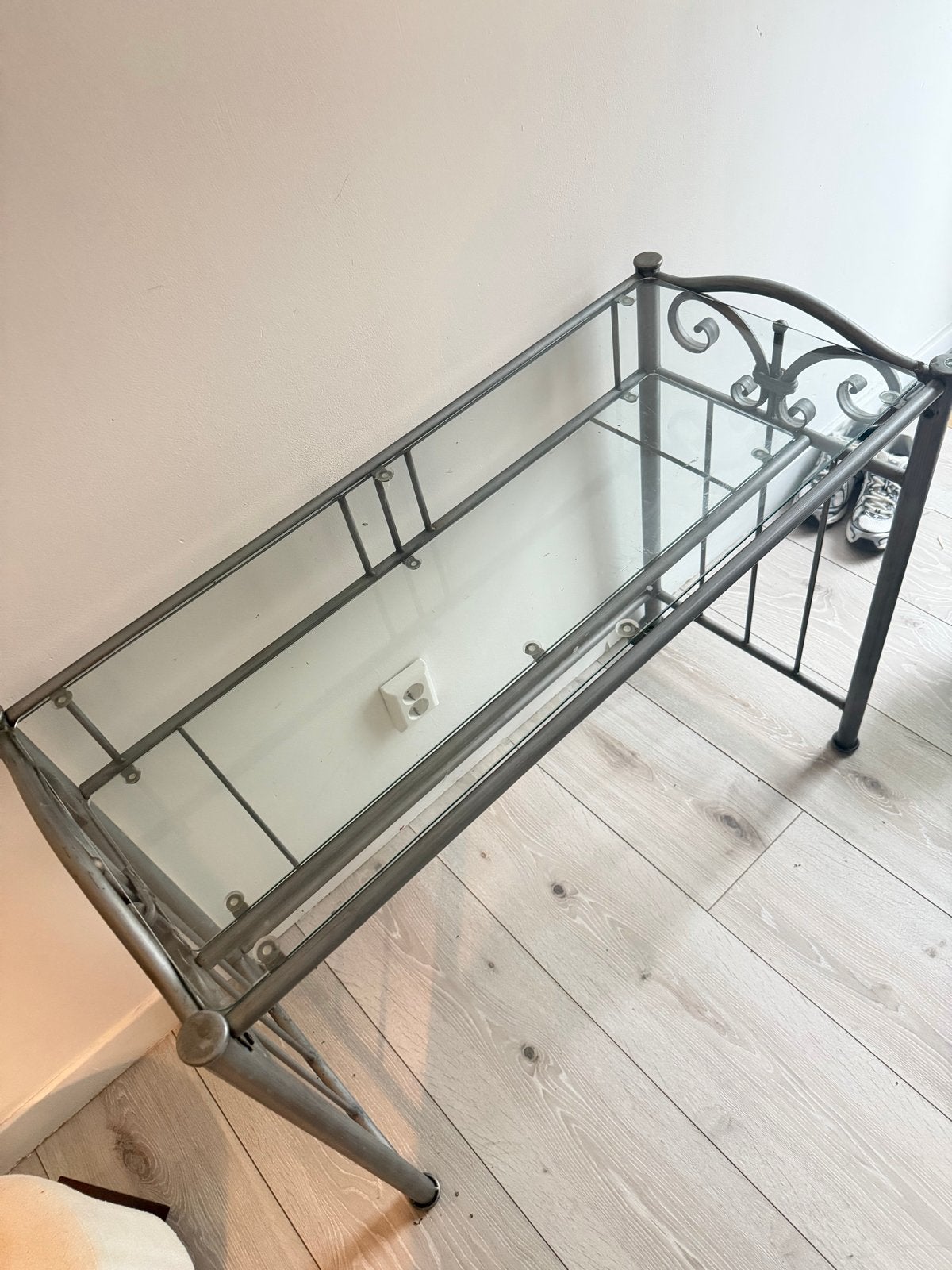 Rustiek metalen en glazen displayrek, Ophalen of Verzenden, Gebruikt