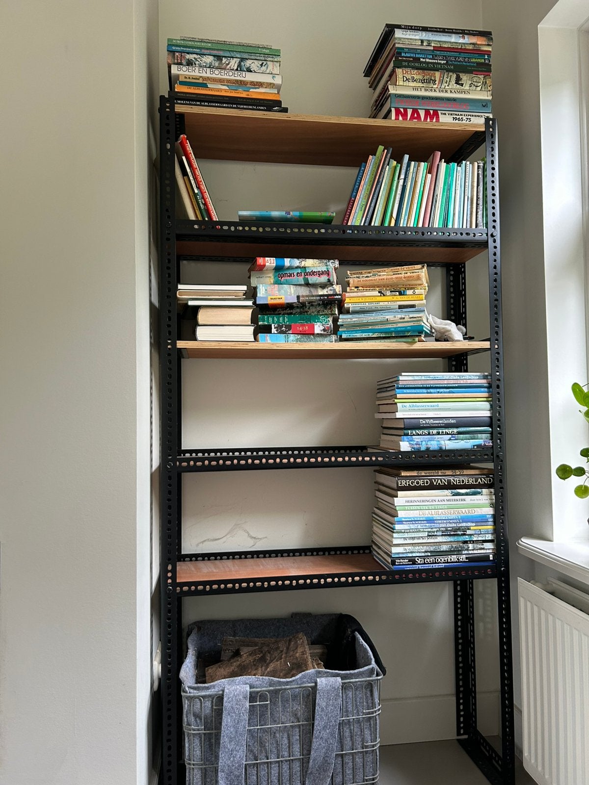 Stevige metalen stellingkast met houten planken, Ophalen, Gebruikt