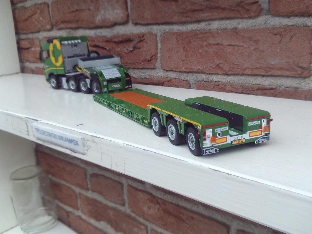 WSI  Volvo  FH4  Globetrotter  van  Zwatra., Ophalen of Verzenden, Nieuw, Bus of Vrachtwagen, Wsi