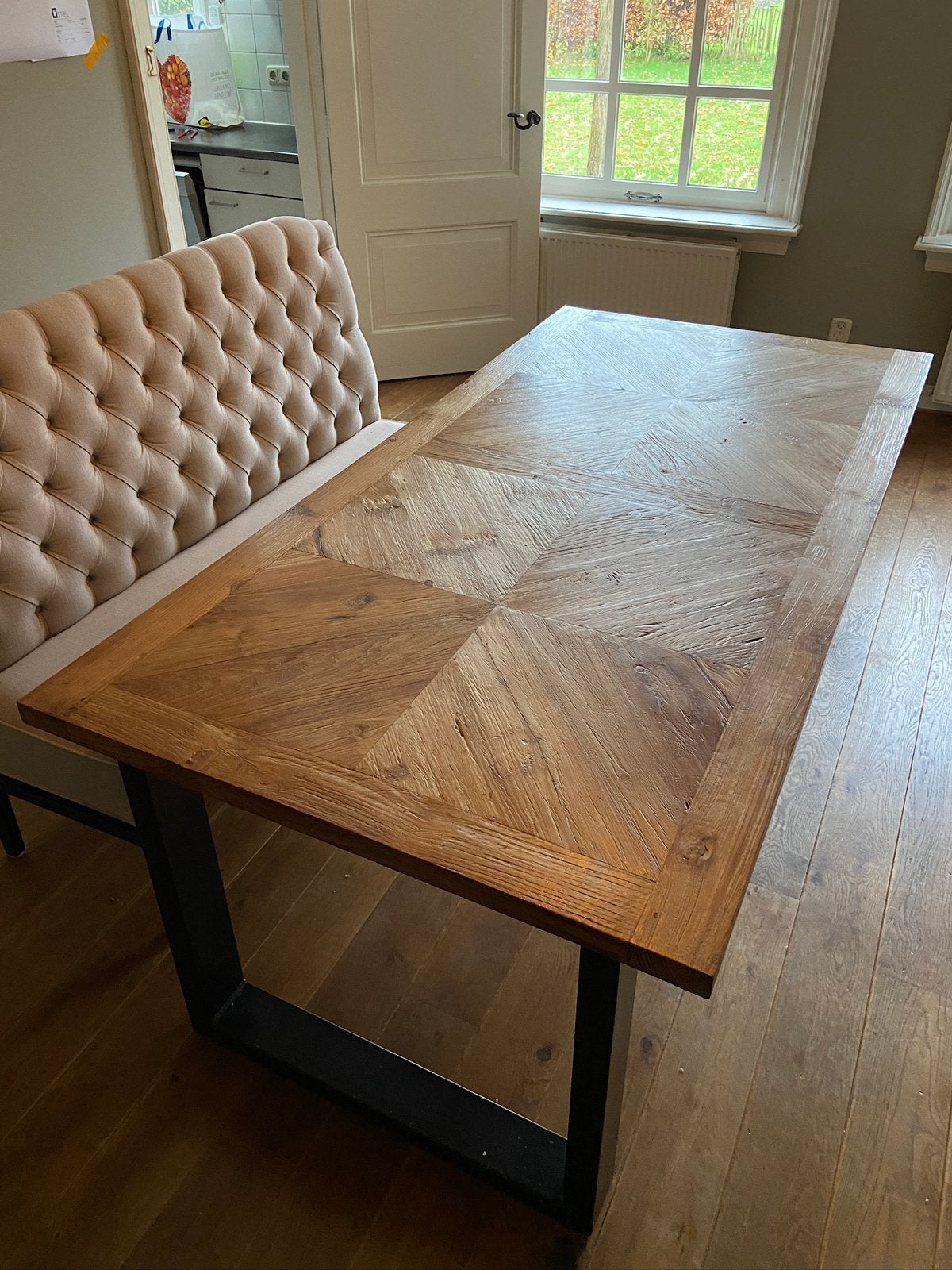 Houten eettafel met stalen poten, Huis en Inrichting, Tafels | Eettafels, Ophalen, 100 tot 150 cm, 200 cm of meer, Zo goed als nieuw