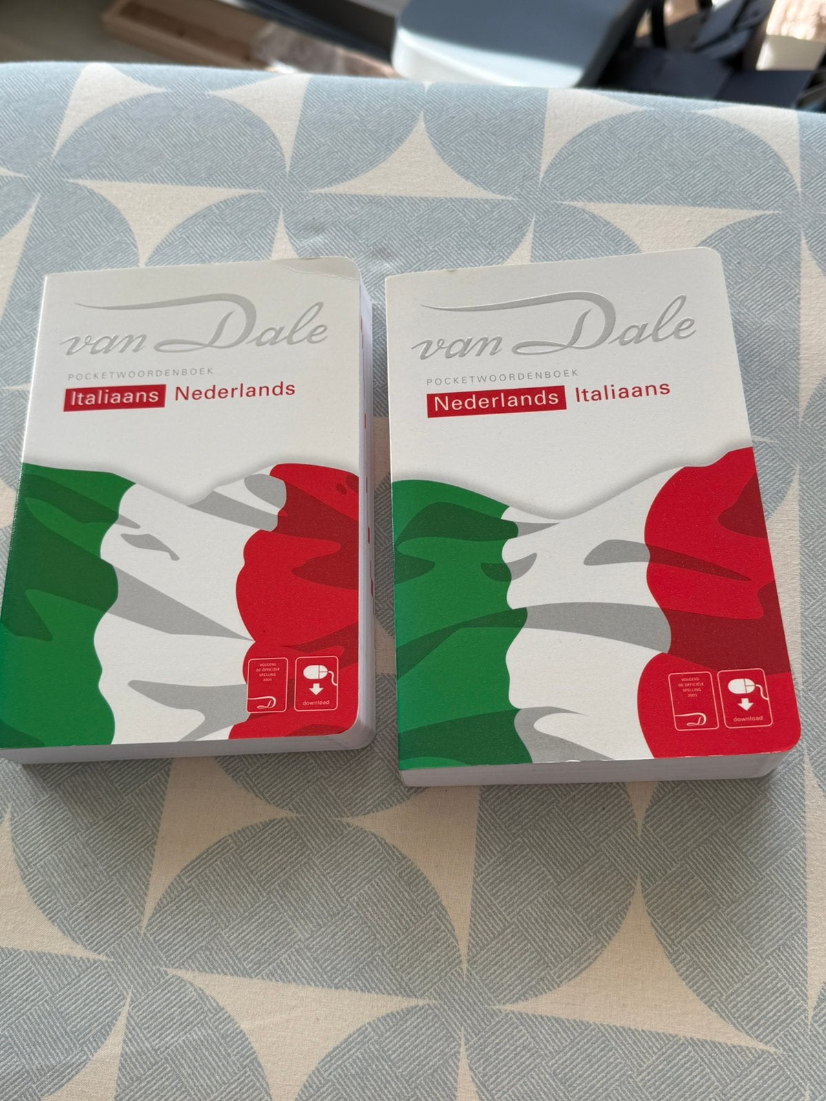 Italiaans Nederlandse woordenboeken, twee stuks, van Dale, Boeken, Ophalen of Verzenden, Zo goed als nieuw, Van Dale, Nederlands