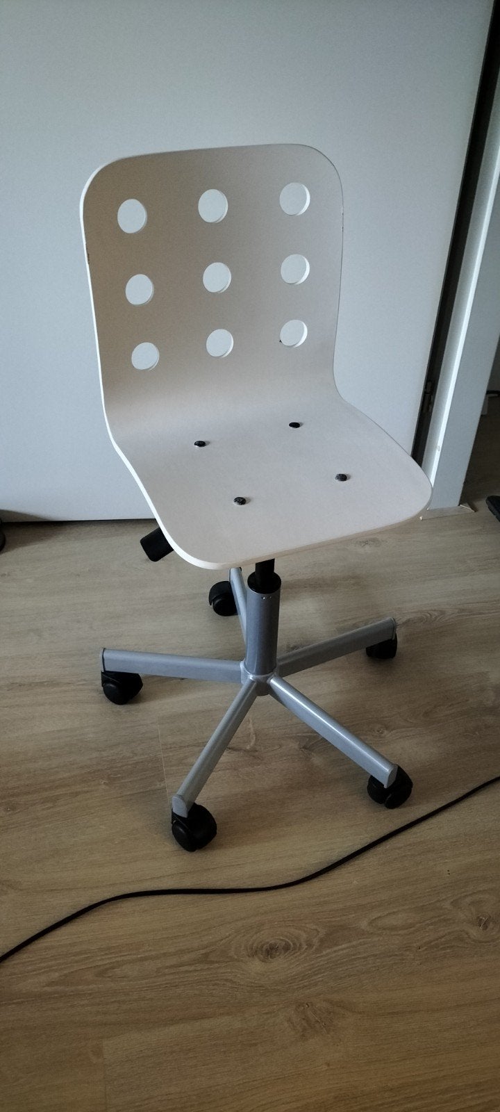 gratis op te halen Ikea bureau stoel op wielen, Huis en Inrichting, Bureaustoelen, Ophalen of Verzenden, Gebruikt, Wit, Bureaustoel