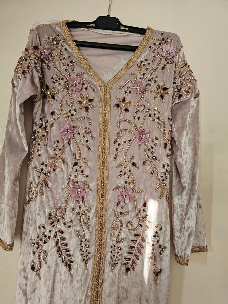 Elegante fluwelen kaftan met borduursels en kralen, Overige kleuren, Ophalen of Verzenden, Maat 34 (XS) of kleiner, Onder de knie