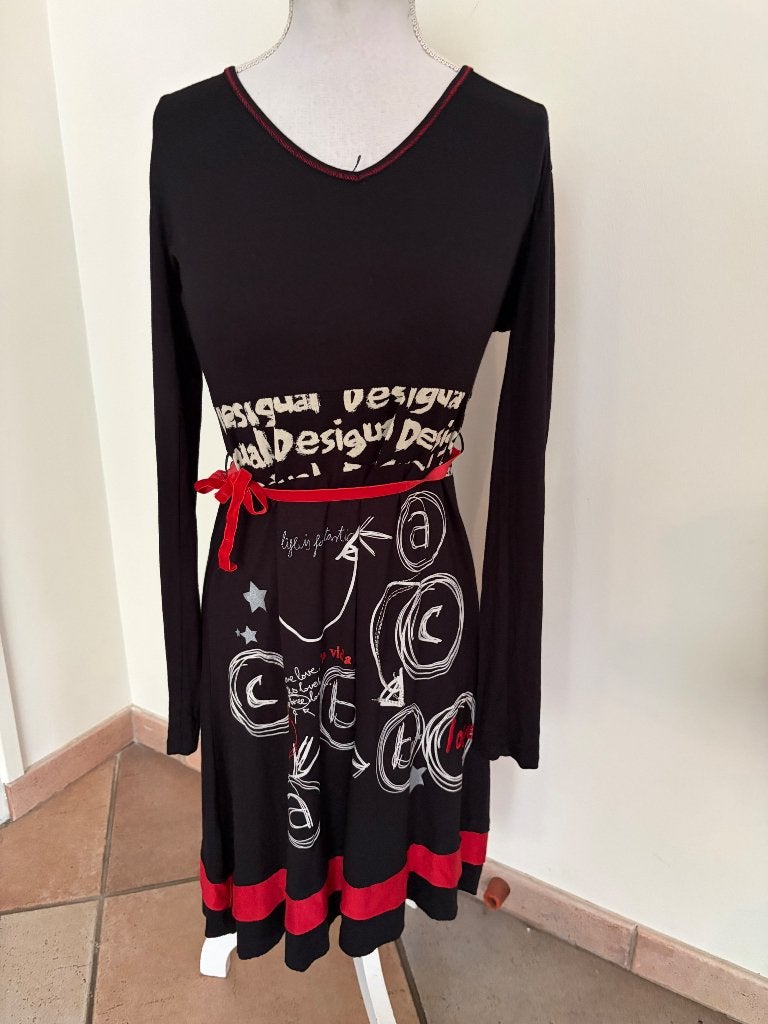 zwarte, lange en casual jurk van Desigual maat: L, Maat 42/44 (L), Ophalen of Verzenden, Zo goed als nieuw, Knielengte