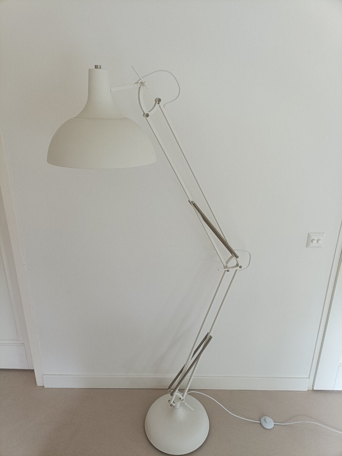 ZUIVER // Floor officelamp_Grote witte vloerlamp met verstel, Ophalen, Gebruikt, E27 (groot), Metaal