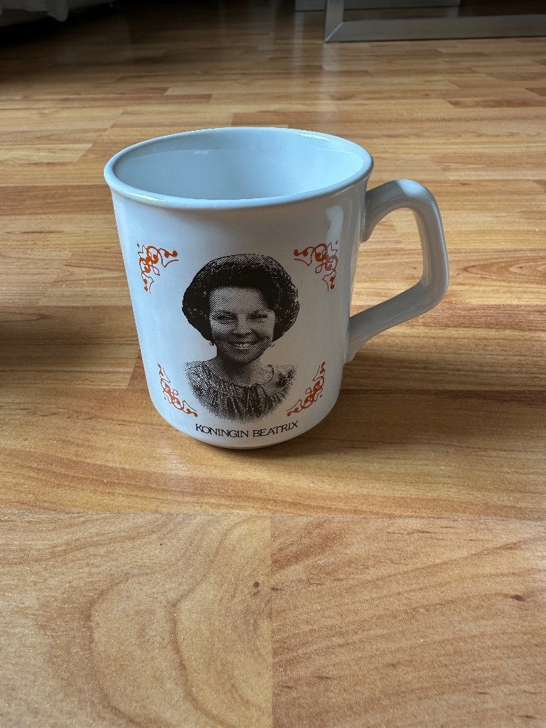 Beker Koningin Beatrix, Ophalen of Verzenden, Nieuw, Nederland, Servies