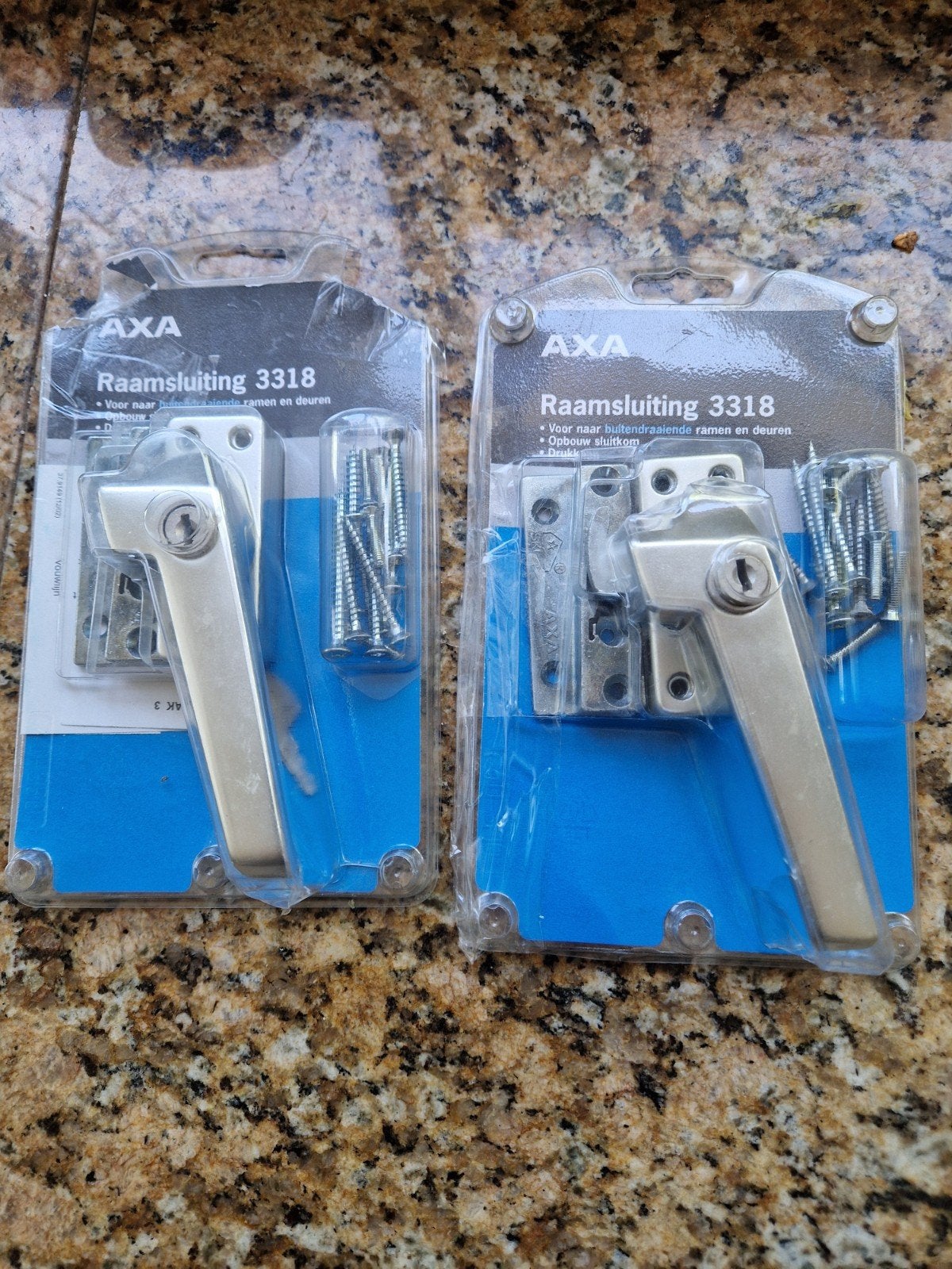 2x Axa 3318 Raamsluiting, Ophalen of Verzenden, Rvs, Slot