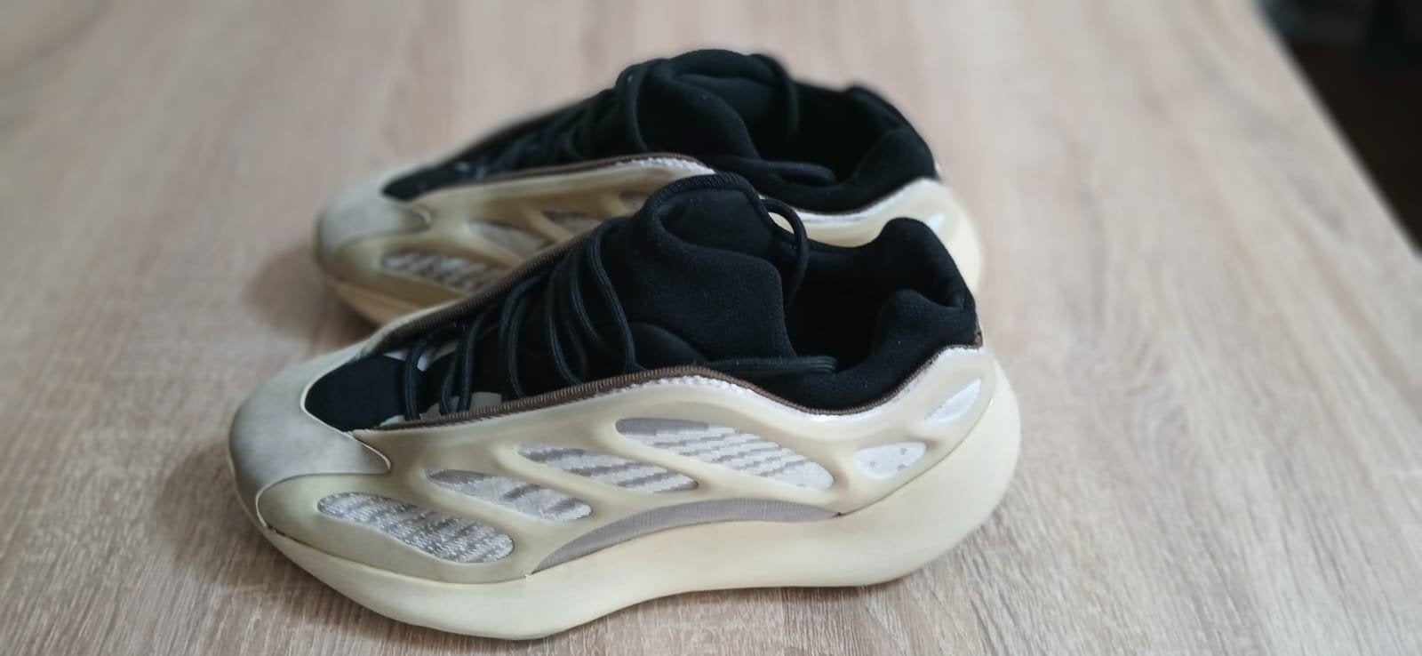 Adidas Yeezy 700 V3 Azael Sneakers - Maat 38, Ophalen, Overige kleuren, Adidas, Sneakers of Gympen