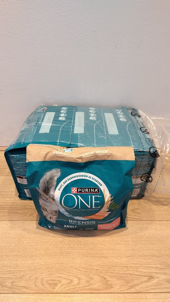 Purina One Bifensis Zalm 2,8 kg (5 zakken - over datum), Ophalen, Kat