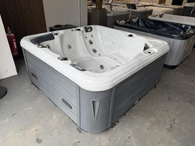 Jacuzzi Passion Relax - 2 ligplaatsen incl installatie, Ophalen of Verzenden, Zo goed als nieuw, Overige typen