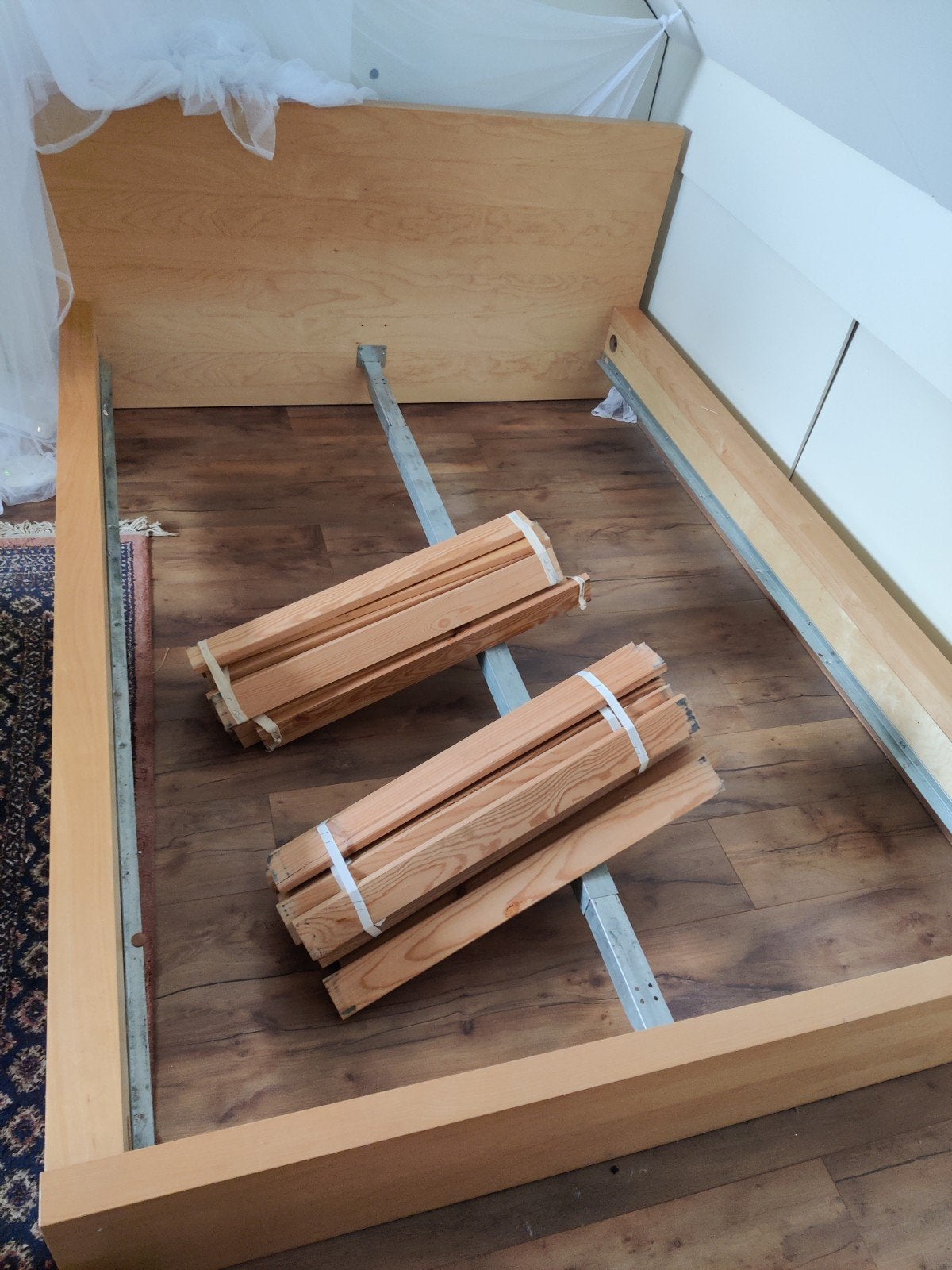 GRATIS: Malm bedframe 140 breed met lattenbodem, Ophalen