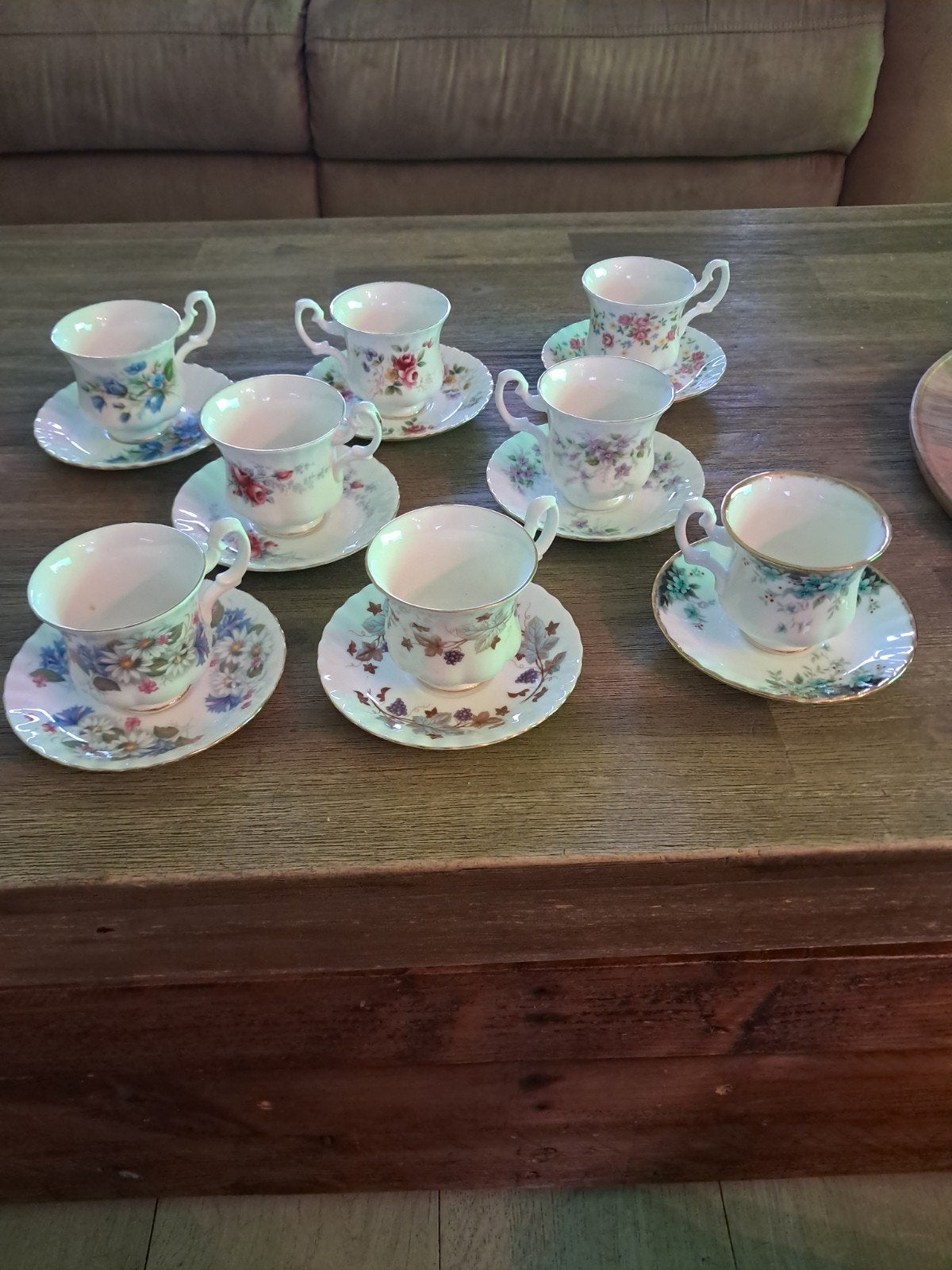 8 Royal Albert kop en schotels, ook per stuk verkrijgbaar, Gebruikt, Klassiek, Ophalen of Verzenden, Kop(pen) en/of Schotel(s)
