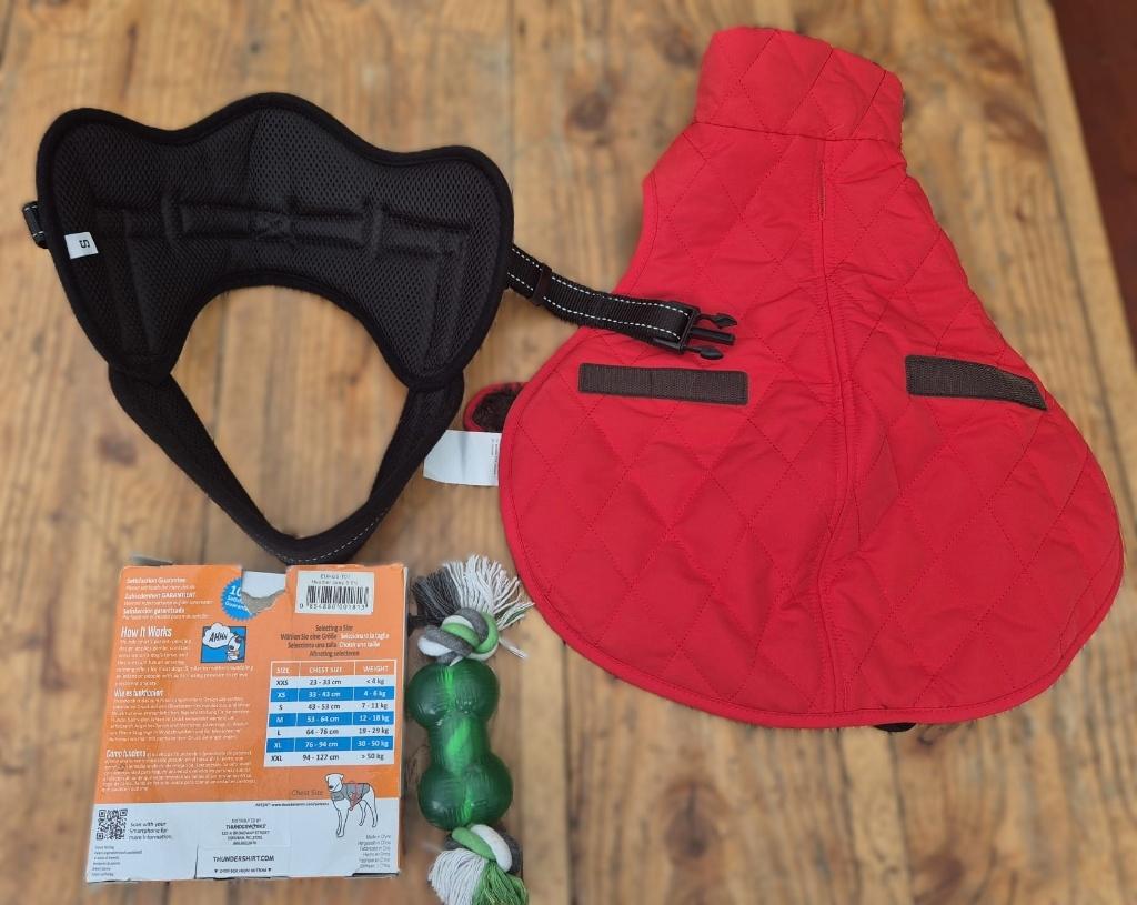 Hondenaccessoires set –jas, tuigje, ThunderShirt & speelgoed, Dieren en Toebehoren, Ophalen, Nieuw, Hondenjas