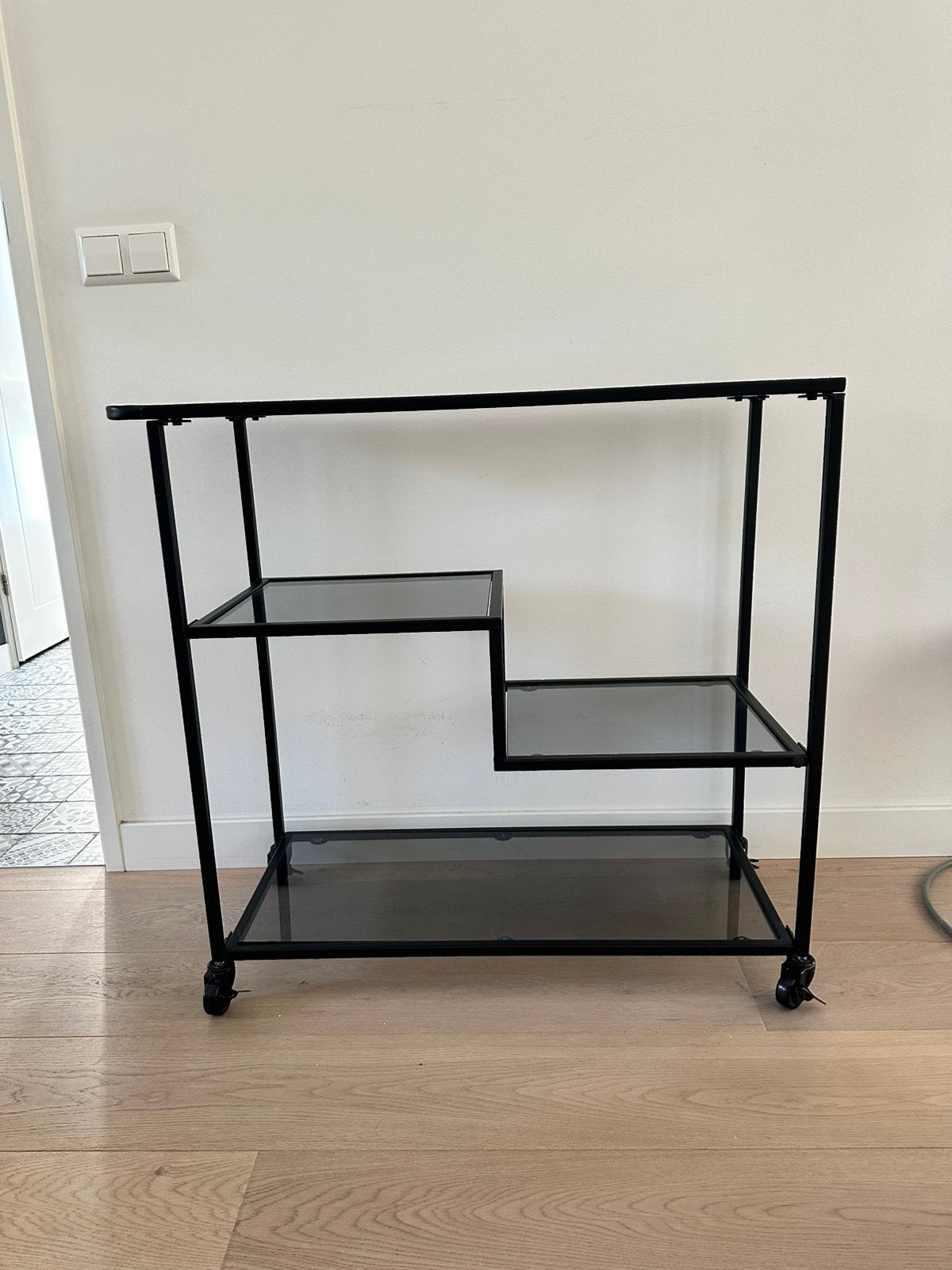 Dressoir vitrinekast open kast - Woood trolley Leona, Ophalen, 50 tot 100 cm, Glas, Zo goed als nieuw