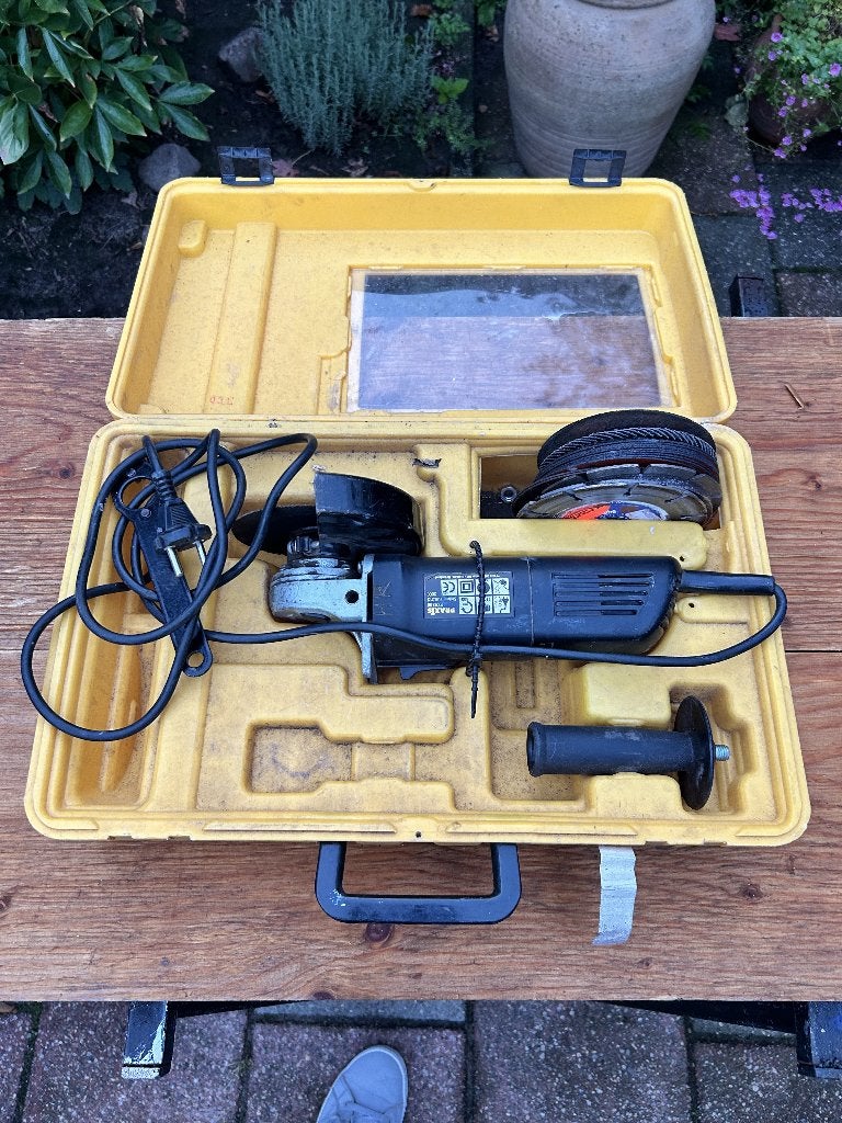 Praxis Slijptol met accessoires in koffer, Ophalen, Gebruikt, Minder dan 700 watt, Haakse handslijpmachine