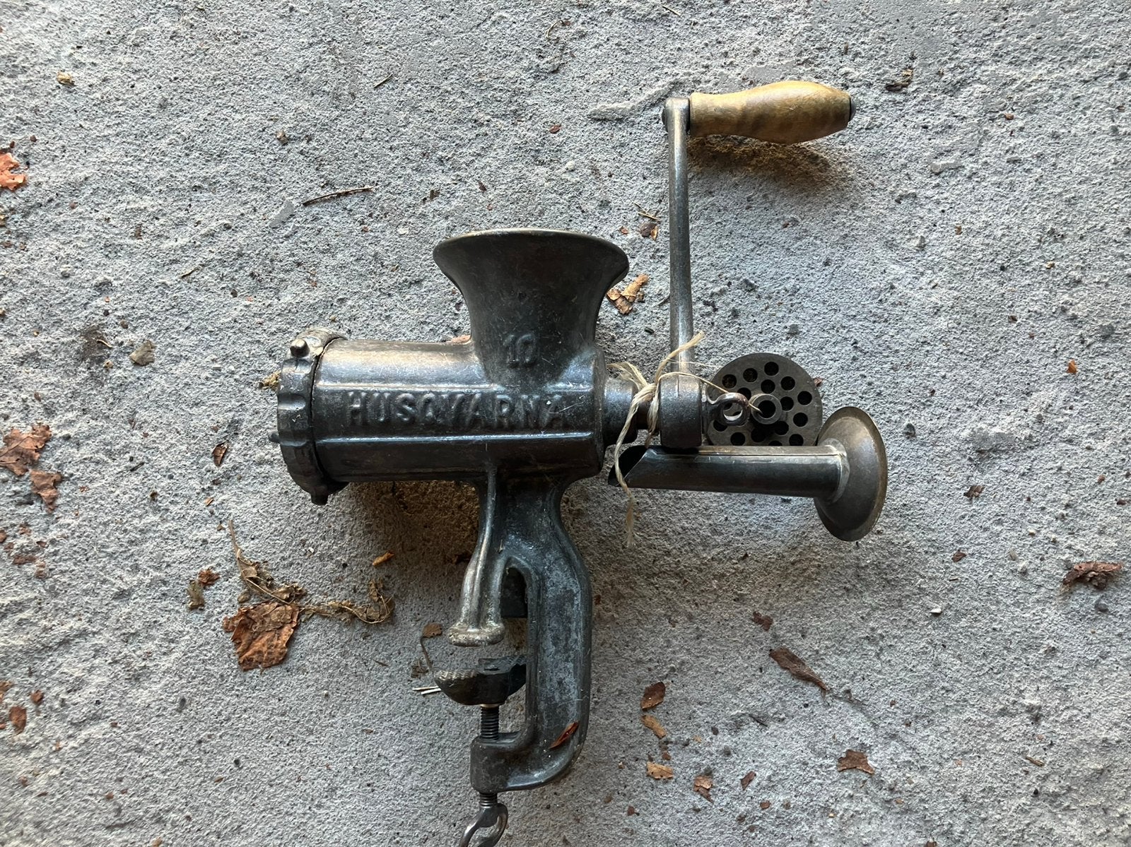 Vintage vleesmolen (Husqvarna #10 - Reliance), Ophalen