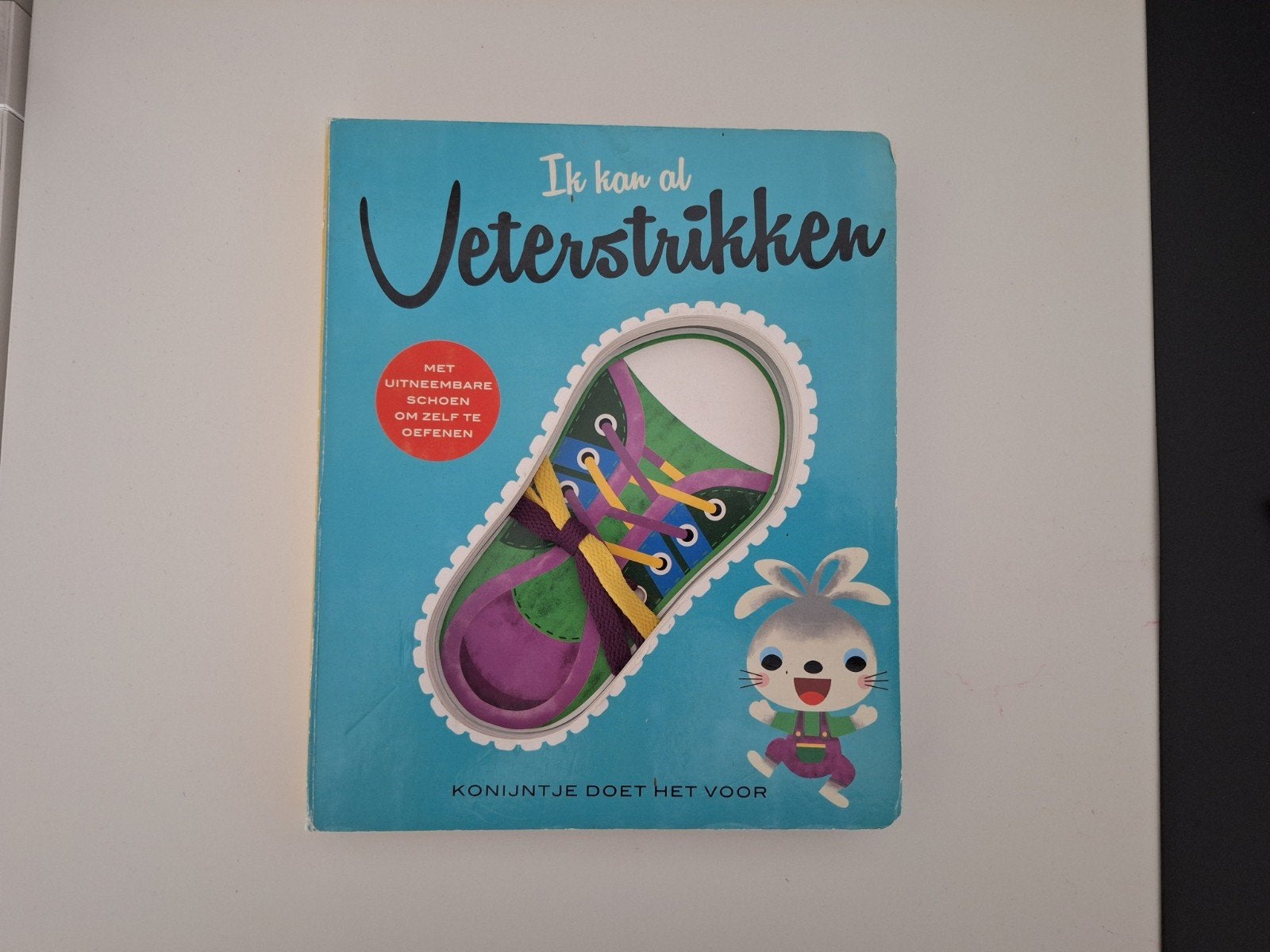 Ik kan al veterstrikken - Leerboek met oefenschoen, Ophalen of Verzenden, Zo goed als nieuw, Uitklap-, Voel- of Ontdekboek, 3 tot 4 jaar