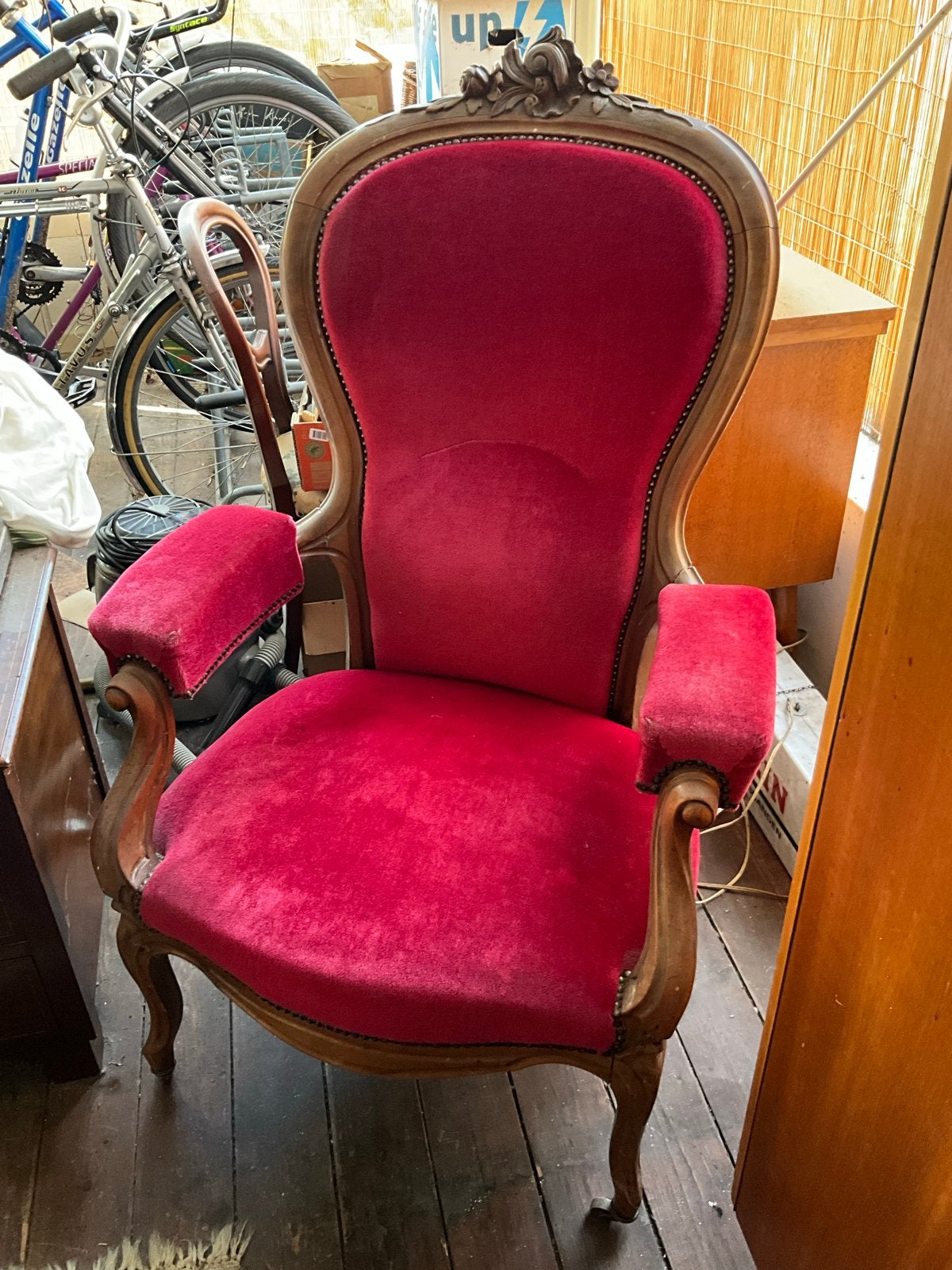 twee antieke fauteuils met houten frame en rood fluweel, Antiek en Kunst, Ophalen