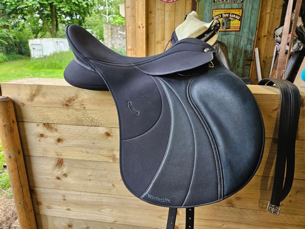 Zadel, Wintec lite 17.5 inch zadel, Dieren en Toebehoren, Paarden en Pony's | Zadels, Ophalen, Zo goed als nieuw, Dressuur