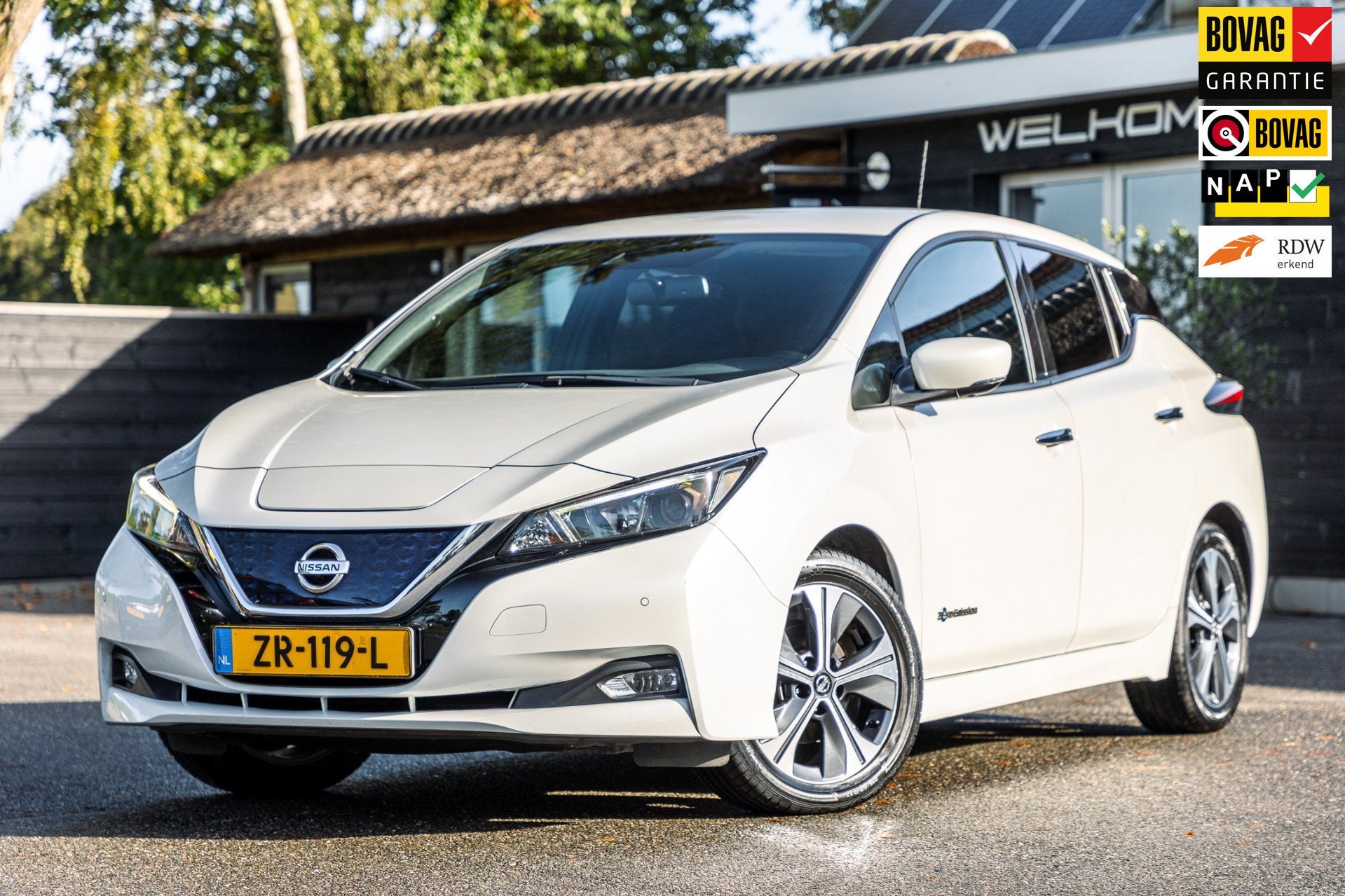 Nissan LEAF N-Connecta 40 kWh I 87% SOH I Dealeronderhouden, Auto's, 150 pk, Wit, Origineel Nederlands, Nieuw